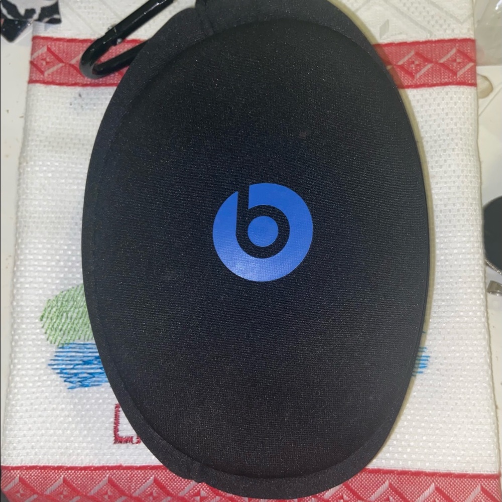 Cube Zipper Beats Headphone Case